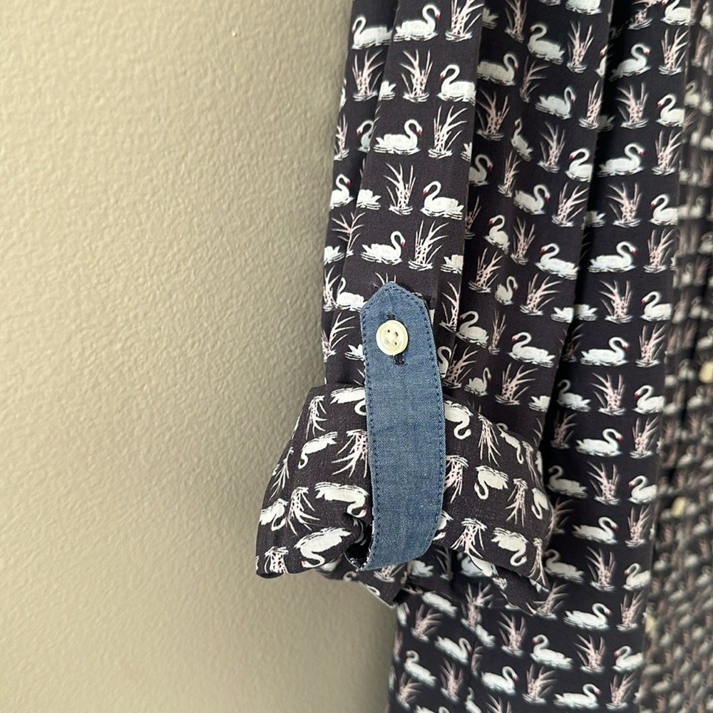 Talbots Blue White Swan Print Cotton Button Down Shirt Size 12 Preppy Classic - Picture 10 of 11